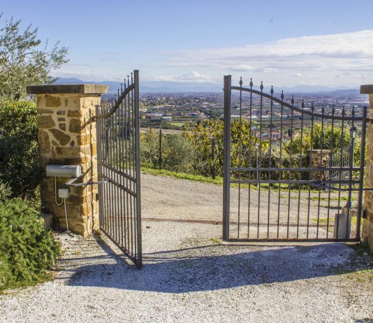 החלטת להתקין שער חשמלי במבנה שלך? אלו כמה דברים שכדאי לדעת שער חשמלי