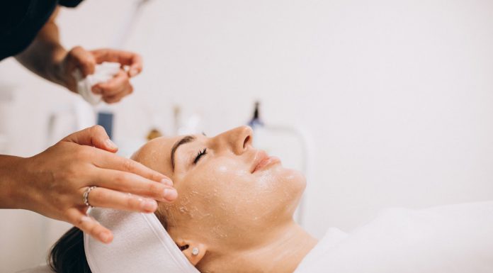 כיצד תורם טיפול בגלי רדיו להצערת עור הפנים? טיפול בגלי רדיו לפנים