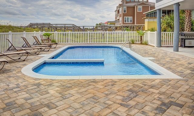 הדרך ליצור גן עדן אישי בבית שלך הקמת בריכות שחייה