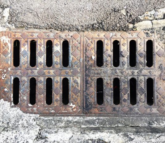 ניקוי שורשים בביוב