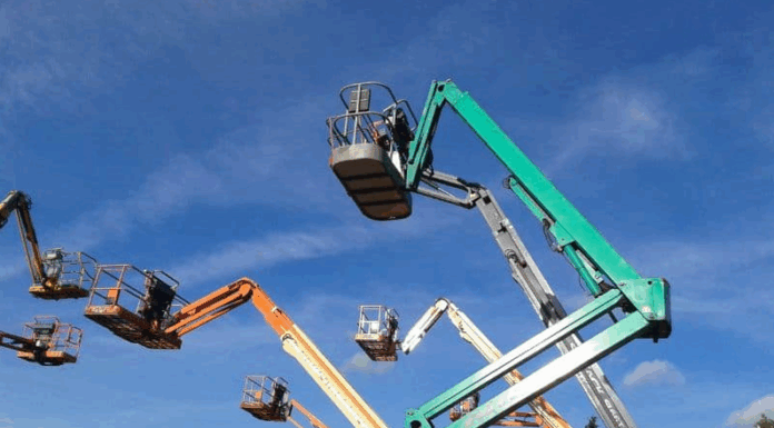 הפתרון המושלם לעבודות בגובה: במות הרמה ופיגומים במות הרמה ופיגומים